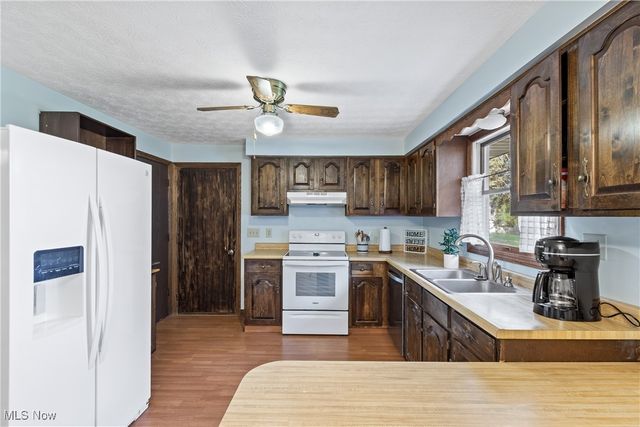 12390 Springwater Avenue NW, Uniontown, OH 44685