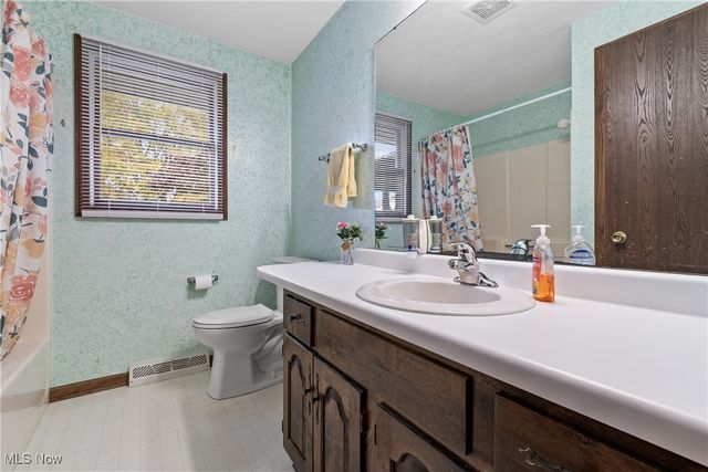 12390 Springwater Avenue NW, Uniontown, OH 44685