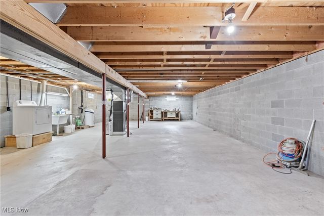 12390 Springwater Avenue NW, Uniontown, OH 44685