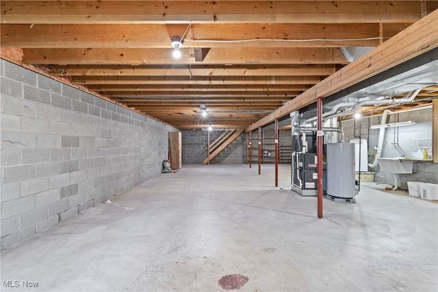 12390 Springwater Avenue NW, Uniontown, OH 44685