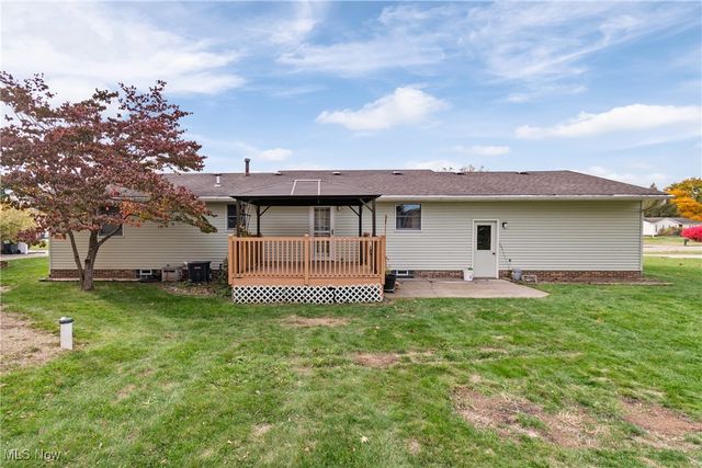 12390 Springwater Avenue NW, Uniontown, OH 44685