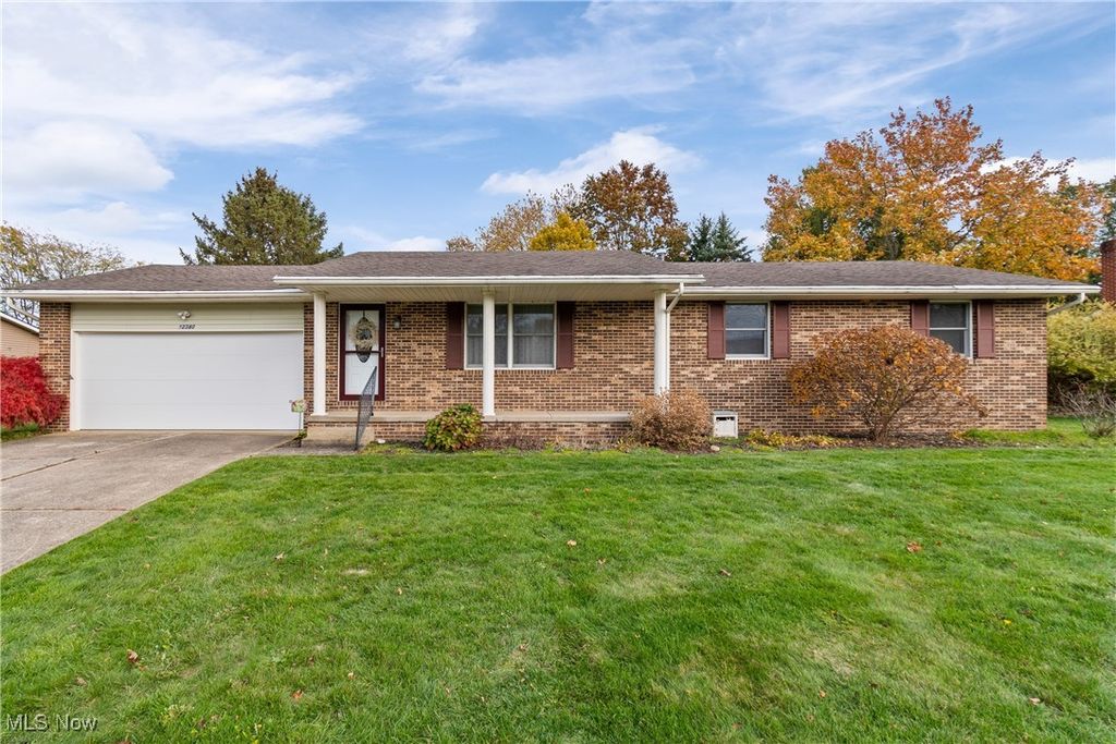 12390 Springwater Avenue NW, Uniontown, OH 44685