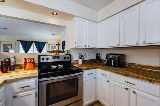 4255 Pumice Drive NE, Rio Rancho, NM 87124