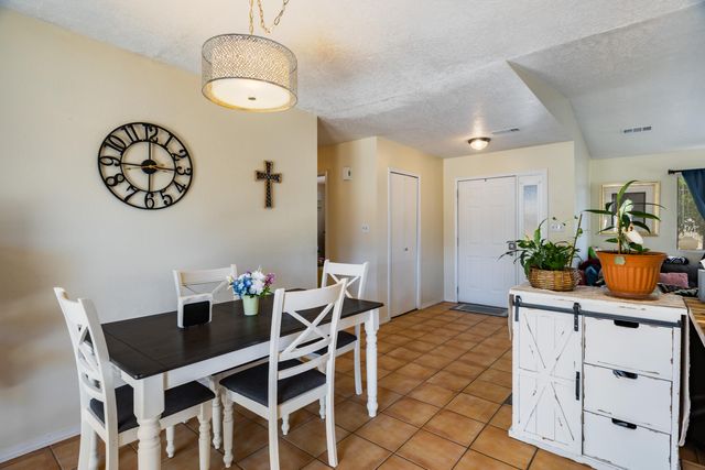 4255 Pumice Drive NE, Rio Rancho, NM 87124
