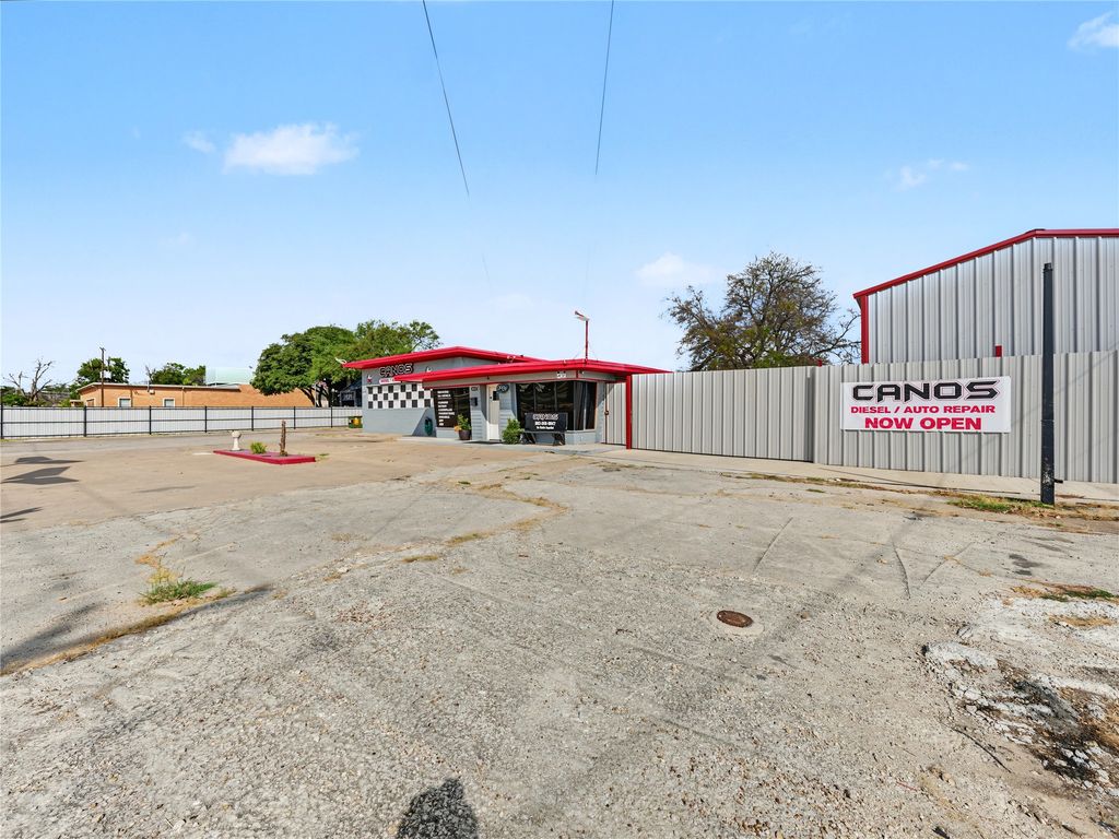 8212 White Settlement Road, White Settlement, TX 76108 — photo 5
