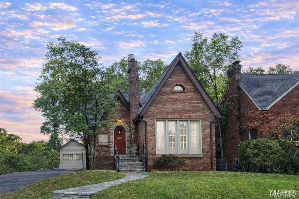 2471 Northland Avenue, St Louis, MO 63114