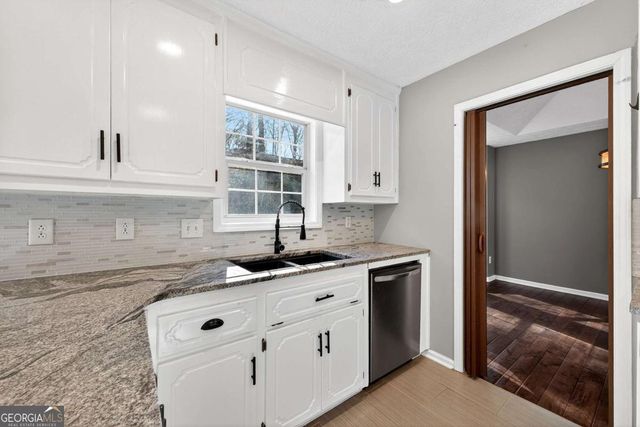 204 Queensbury Court, Acworth, GA 30102