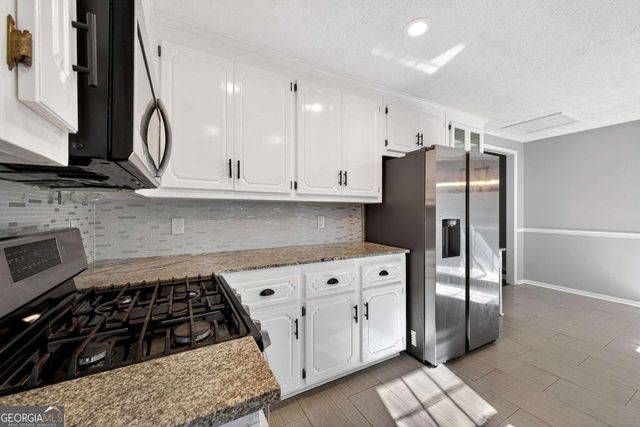 204 Queensbury Court, Acworth, GA 30102