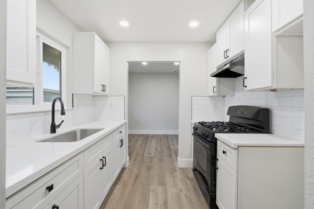 837 E Costner Street, Farmersville, CA 93223