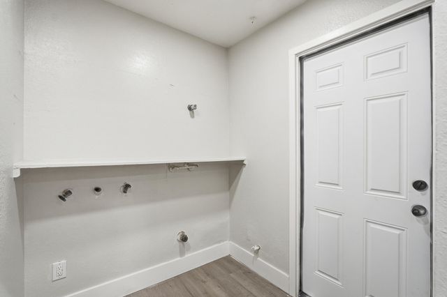 837 E Costner Street, Farmersville, CA 93223