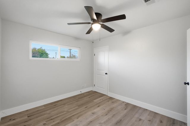 837 E Costner Street, Farmersville, CA 93223