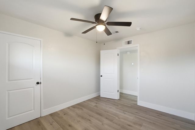 837 E Costner Street, Farmersville, CA 93223