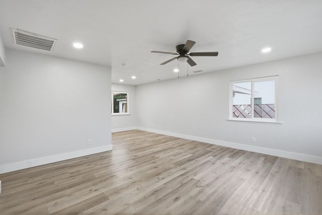 837 E Costner Street, Farmersville, CA 93223