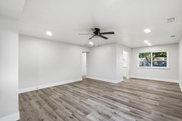 837 E Costner Street, Farmersville, CA 93223