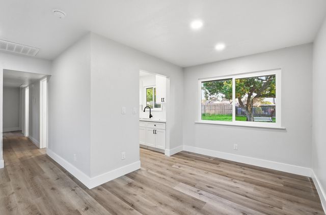 837 E Costner Street, Farmersville, CA 93223