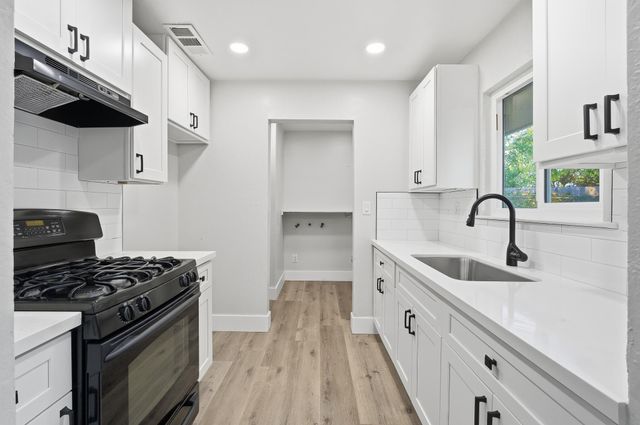 837 E Costner Street, Farmersville, CA 93223