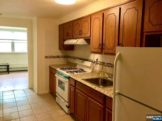 18 President Street, East Newark, NJ 07029