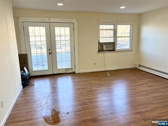 18 President Street, East Newark, NJ 07029