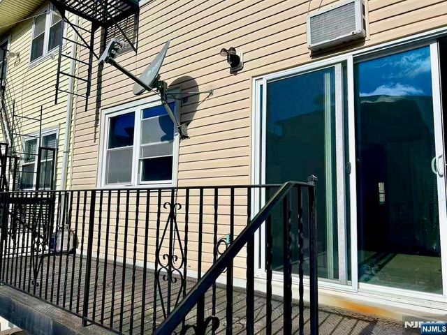 18 President Street, East Newark, NJ 07029