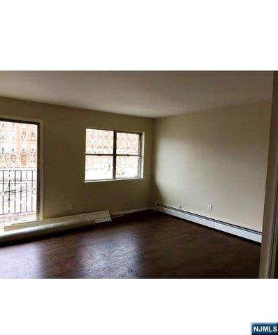 18 President Street, East Newark, NJ 07029