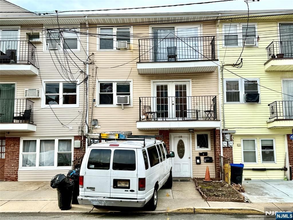 18 President Street, East Newark, NJ 07029