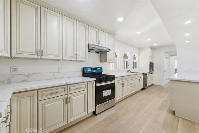 2005 Mt Vernon, Riverside, CA 92507