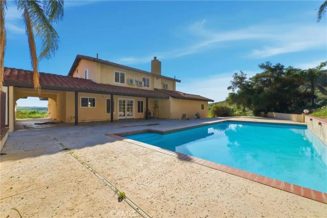 2005 Mt Vernon, Riverside, CA 92507