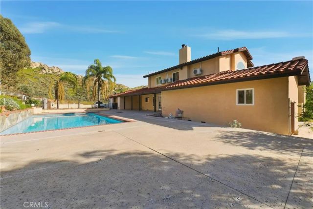 2005 Mt Vernon, Riverside, CA 92507