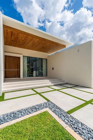 7825 SW 128th St, Pinecrest, FL 33156
