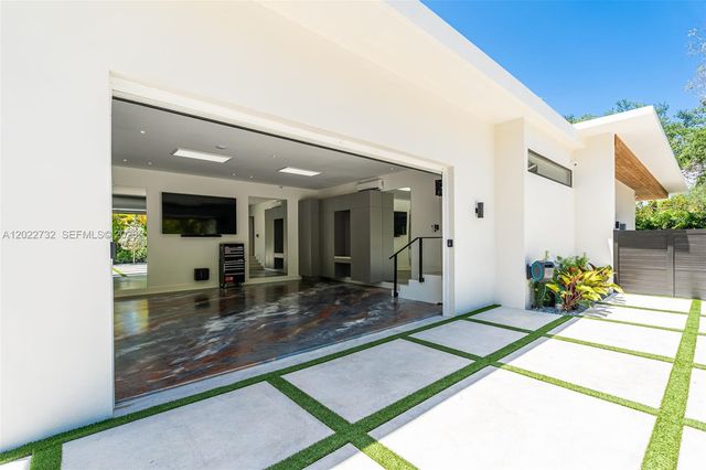 7825 SW 128th St, Pinecrest, FL 33156