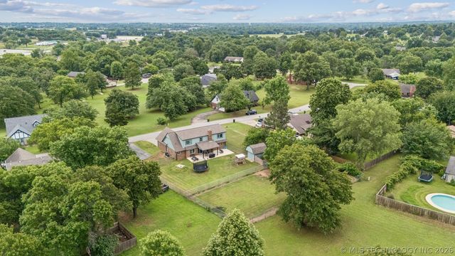 12652 S 276th East Avenue, Coweta, OK 74429