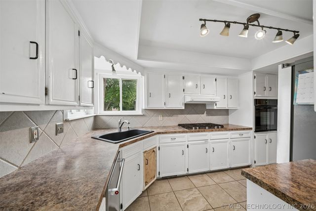 12652 S 276th East Avenue, Coweta, OK 74429