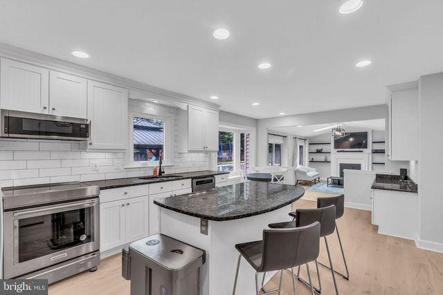 1606 MONTMORENCY DR, Vienna, VA 22182