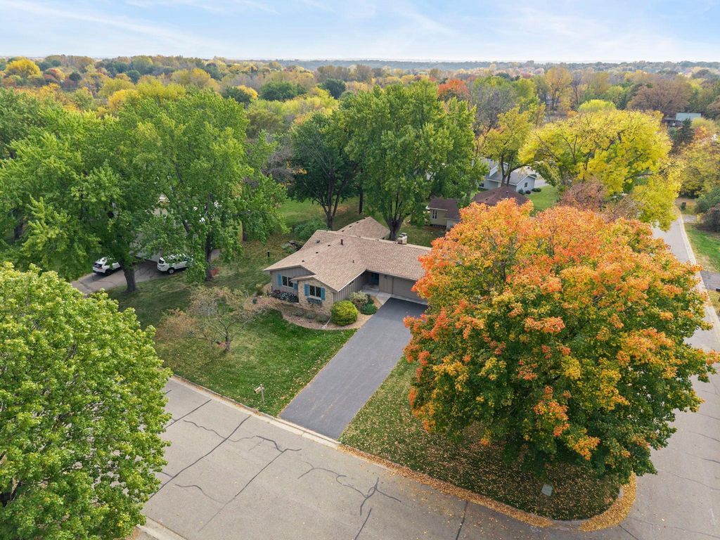 8365 Heather Avenue, Eden Prairie, MN 55347 — photo 2
