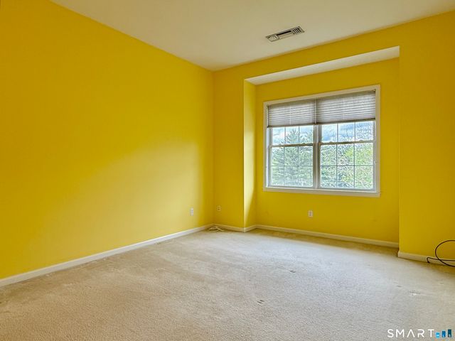1 King Philip Drive 405, West Hartford, CT 06117