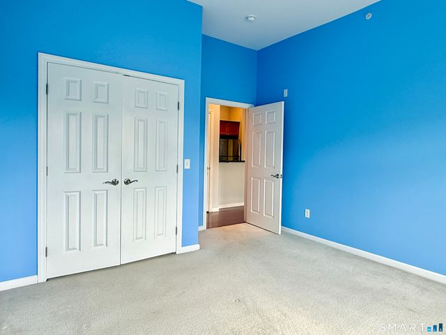 1 King Philip Drive 405, West Hartford, CT 06117