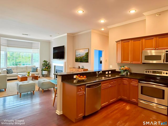 1 King Philip Drive 405, West Hartford, CT 06117