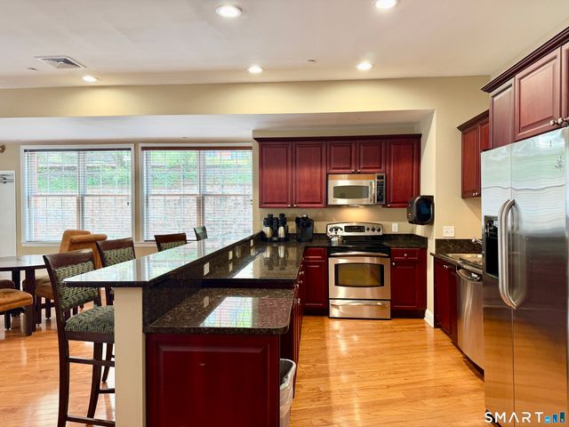 1 King Philip Drive 405, West Hartford, CT 06117