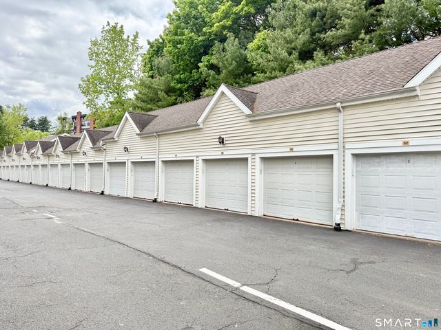 1 King Philip Drive 405, West Hartford, CT 06117