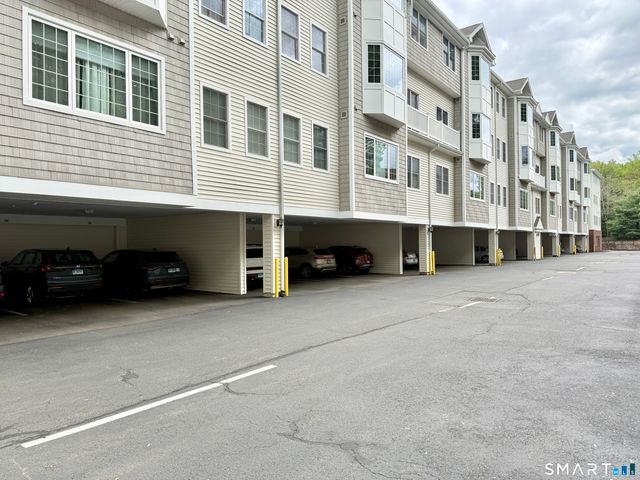 1 King Philip Drive 405, West Hartford, CT 06117