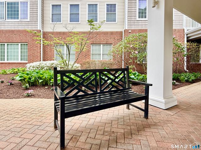 1 King Philip Drive 405, West Hartford, CT 06117