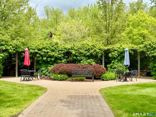 1 King Philip Drive 405, West Hartford, CT 06117