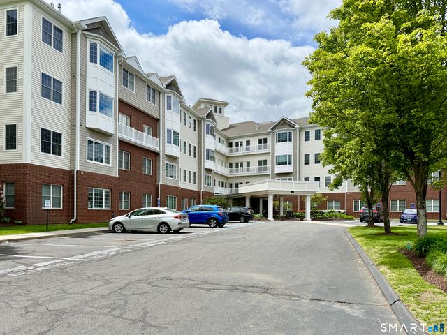 1 King Philip Drive 405, West Hartford, CT 06117