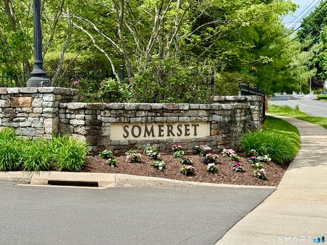 1 King Philip Drive 405, West Hartford, CT 06117