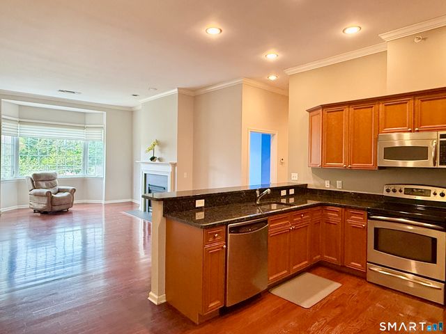 1 King Philip Drive 405, West Hartford, CT 06117