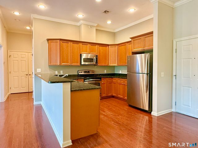 1 King Philip Drive 405, West Hartford, CT 06117