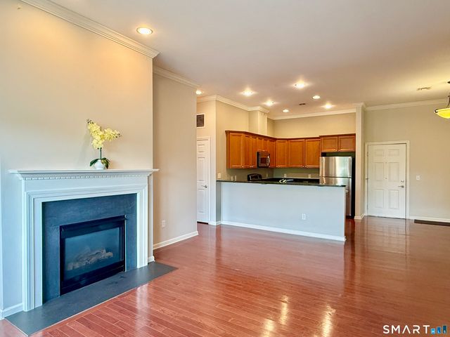 1 King Philip Drive 405, West Hartford, CT 06117