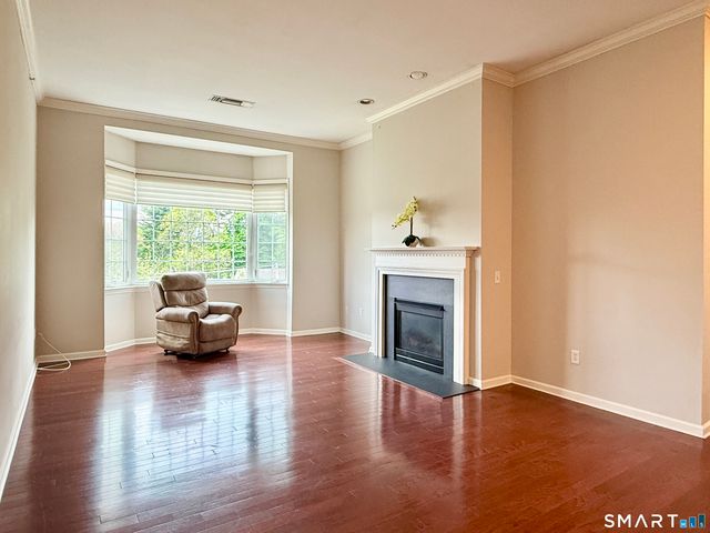 1 King Philip Drive 405, West Hartford, CT 06117