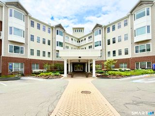 1 King Philip Drive 405, West Hartford, CT 06117