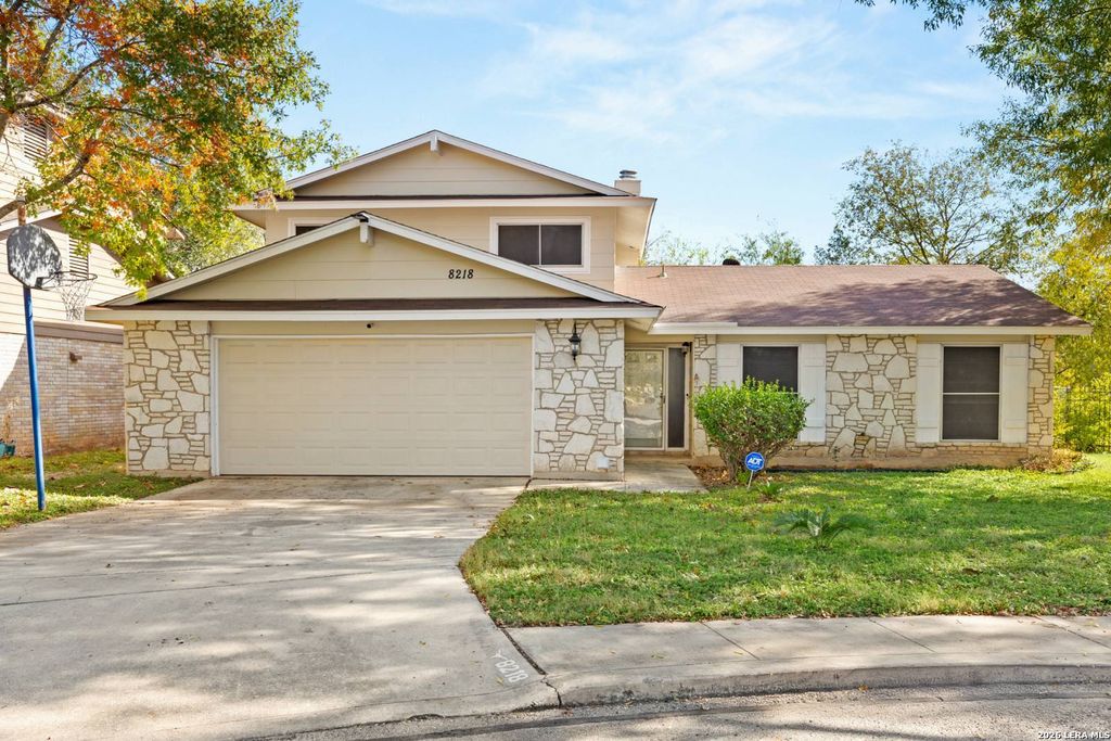 8218 DAWNWOOD DR, San Antonio, TX 78250
